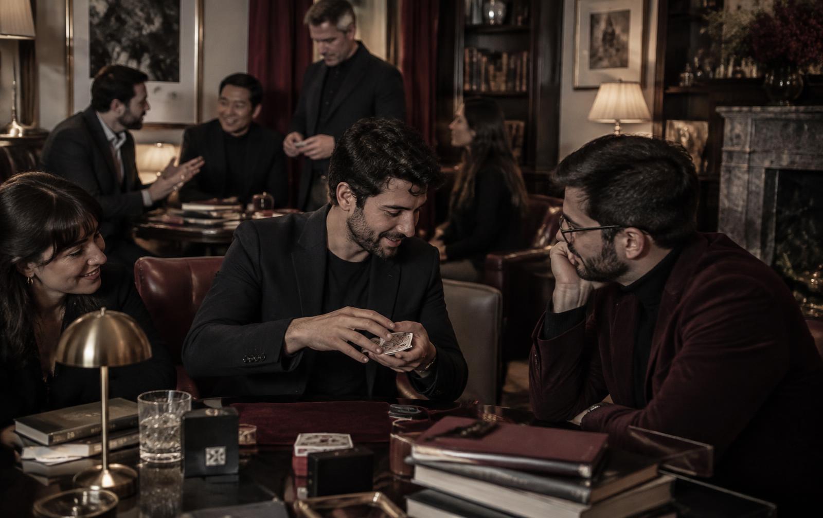 Socios del ChopClub conversando